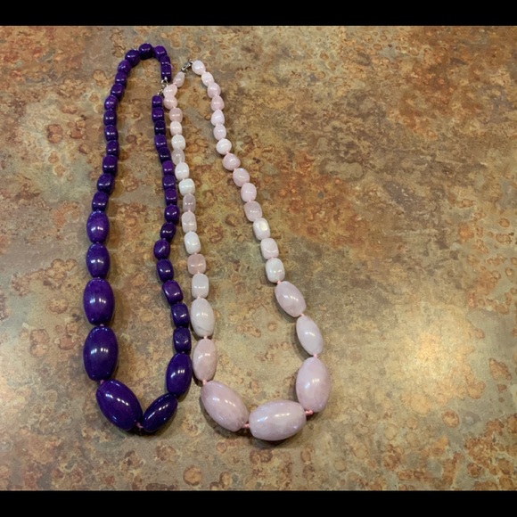 1 AMETHYST 1 ROSE QUARTZ GRADUATED STONE NECKLACES - Picture 1 of 8